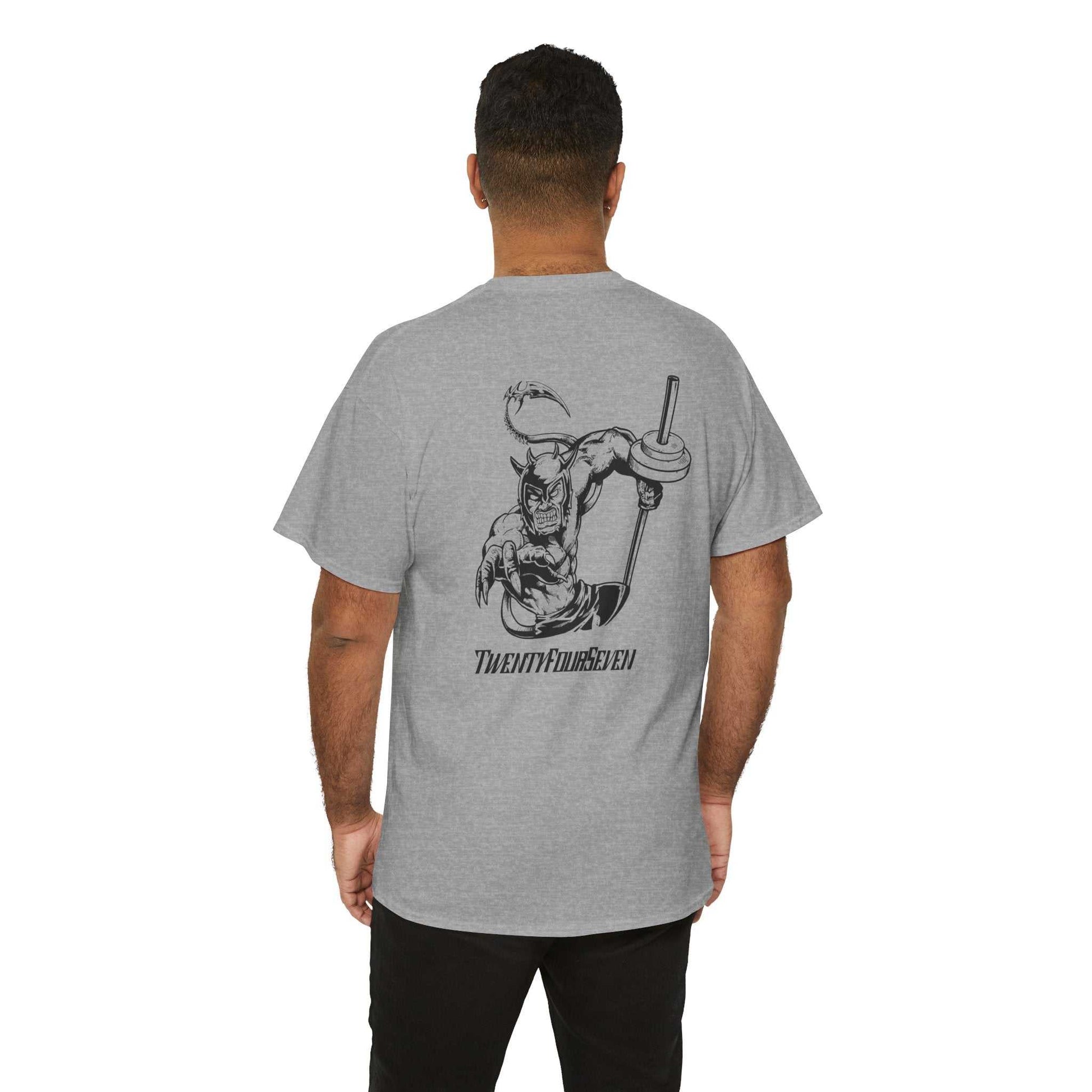man wearing gray gym t-shirt with dynamic Dablo superhero design holding barbell on back